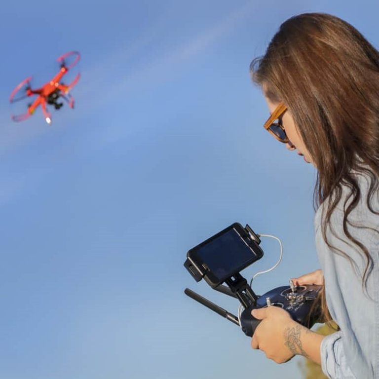 Drones, Pilotagem de Drones, Captação de Imagens, Registo Fotográfico, Registo Videográfico, Legislação de Drones, Operação de Drones, Credenciação de Drones, Tecnologia de Drones, Voo de Drones, Treinamento de Drones, Curso de Drones, Novas Possibilidades Profissionais, cursos profissionais, densisfor